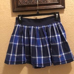 NWOT Vintage Hollister plaid skirt. Still has stitching that held original tags